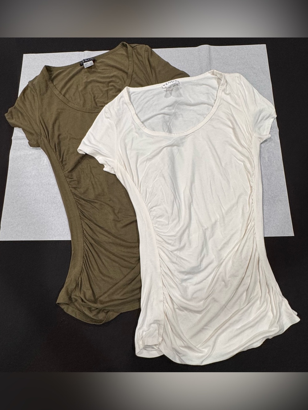 Venus Side Ruched Scoop Neck Short Sleeve Tee Shirt Lot of 2 Olive White S